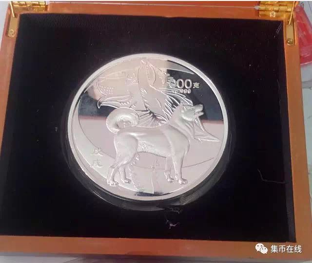 生肖狗年金銀幣上的防偽微縮文字你發(fā)現(xiàn)了嗎？